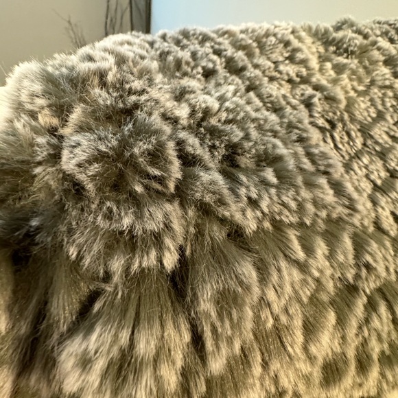 Fluffy and cozy vest by Aqua….brushes some white and greenish grey! - Picture 3 of 7